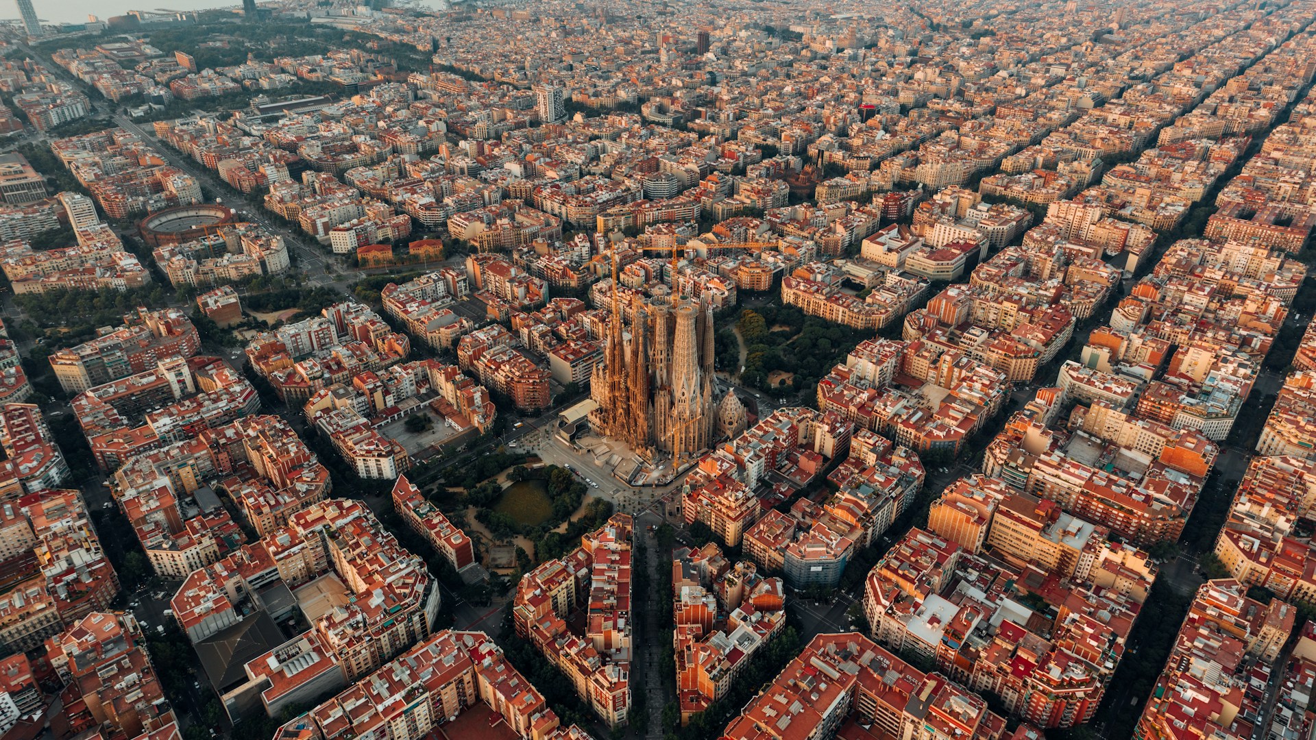 Barcelona, España - Vista panorámica de la Sagrada Familia y la ciudad